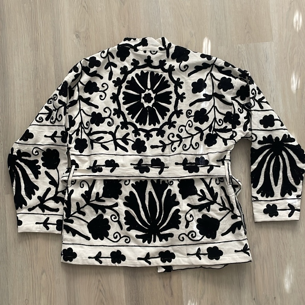 Embroidered Floral Jacket - Picture 5 of 7